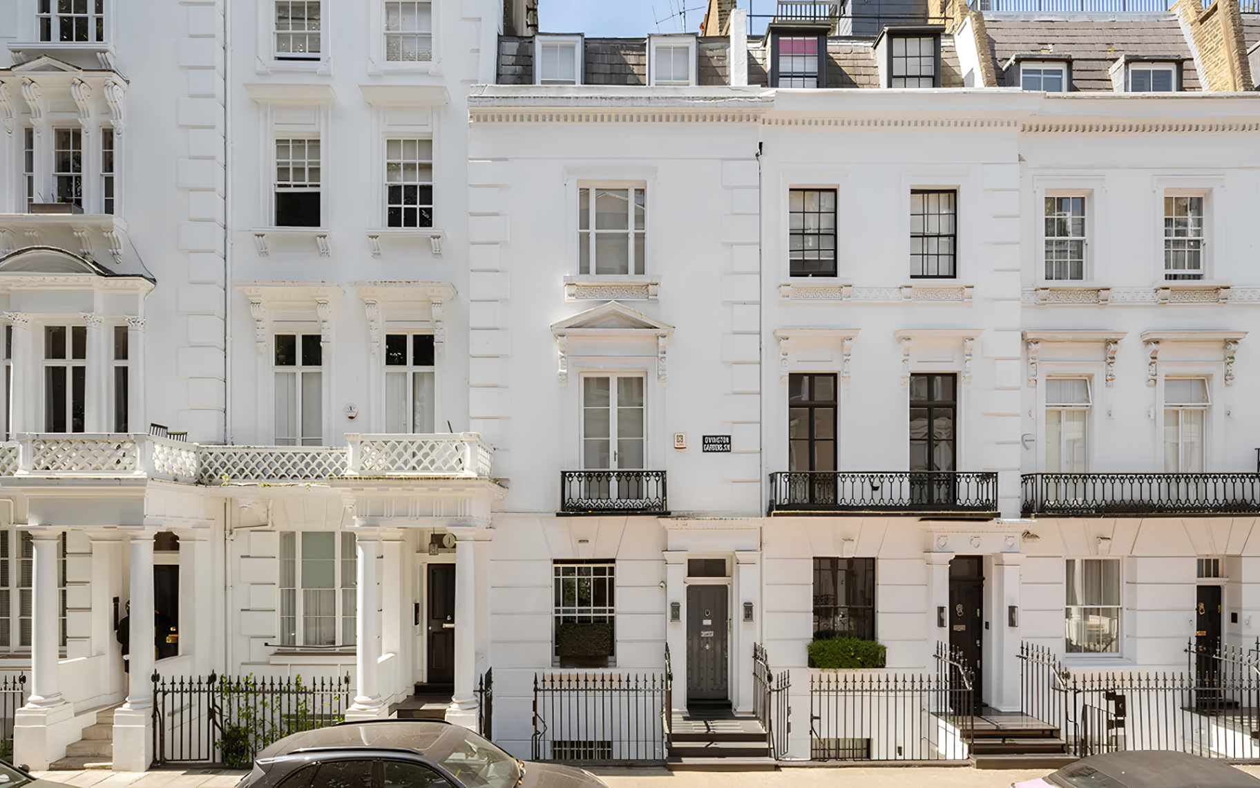 The exterior of a row of white knightsbridge townhouses