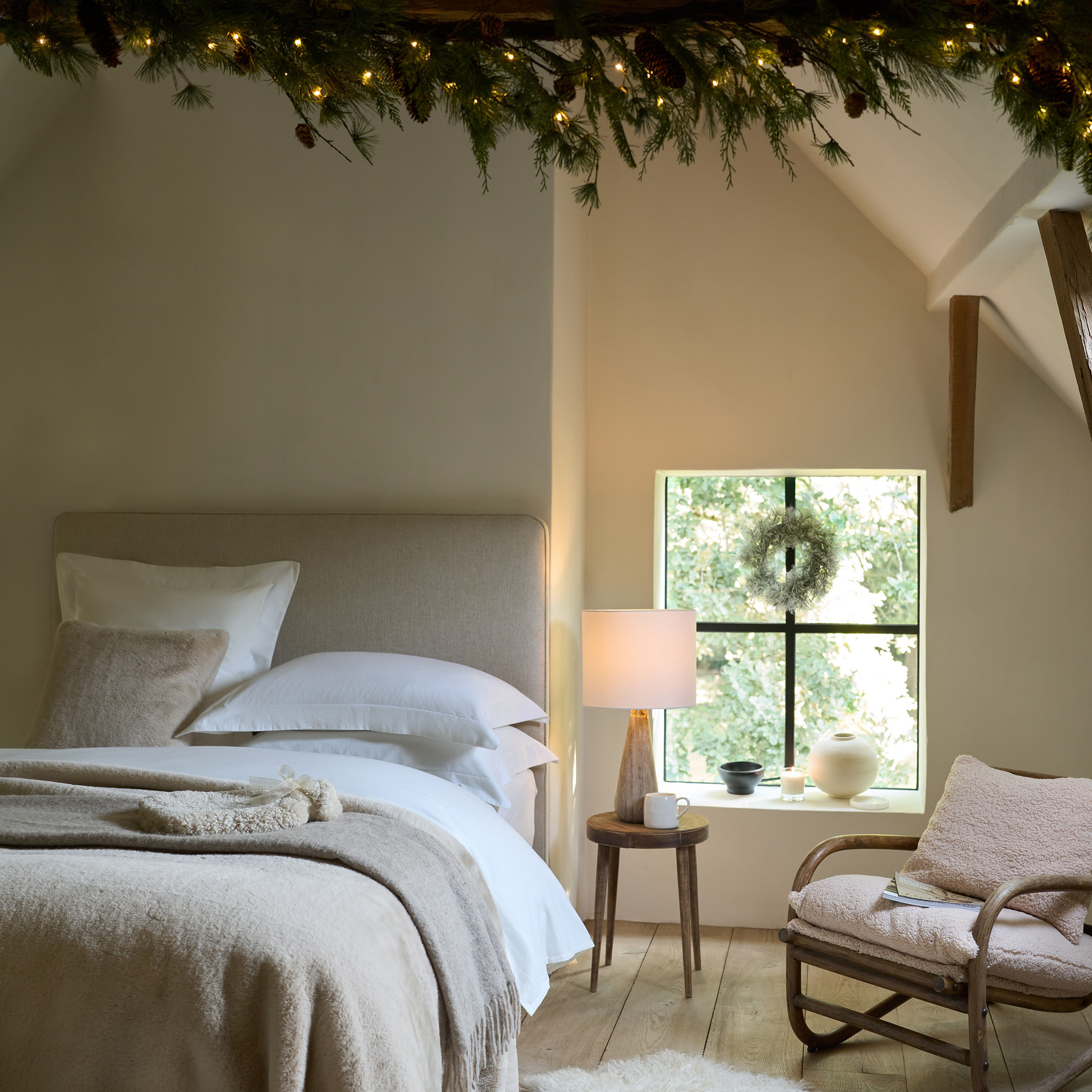 cohesive christmas decorating