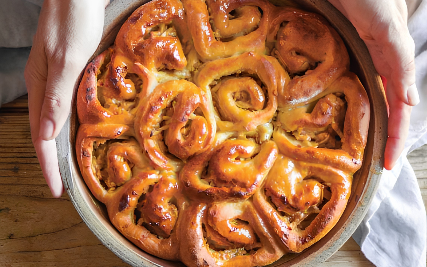 caramel and apple chelsea buns