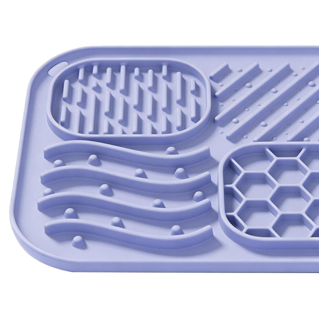 textured lick matt for freezing to cool dogs down in home