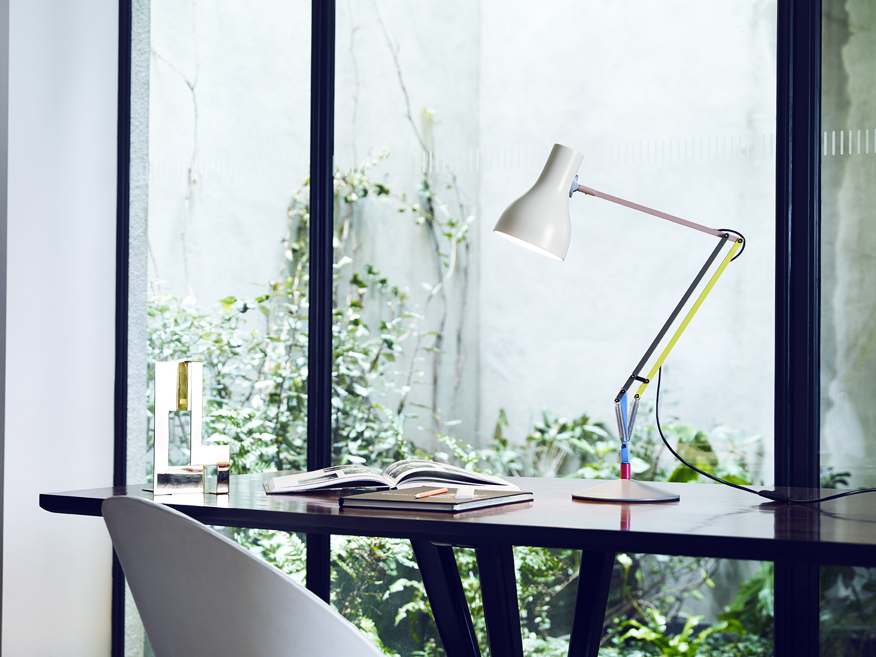 Anglepoise George Carwardine Bath Original 1227 icon iconic Sir Kenneth Grange The Queen Roald Dahl Lloyd George National Trust interiors interior decor decorating home homes England English quality maker makers craft craftsmanship craftsman craftsmen cra