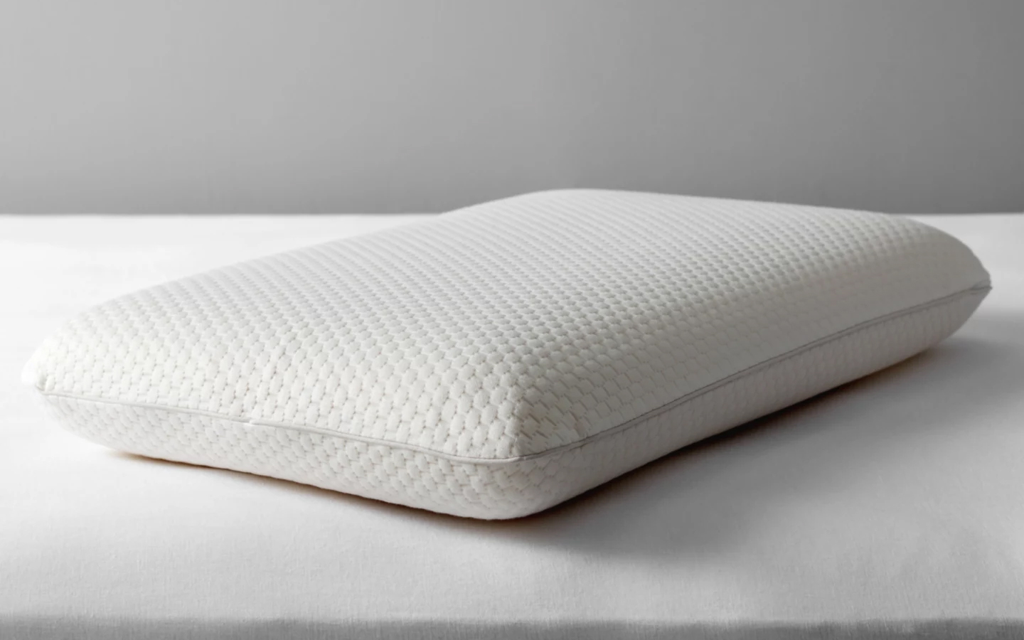 Feather vs memory foam pillows