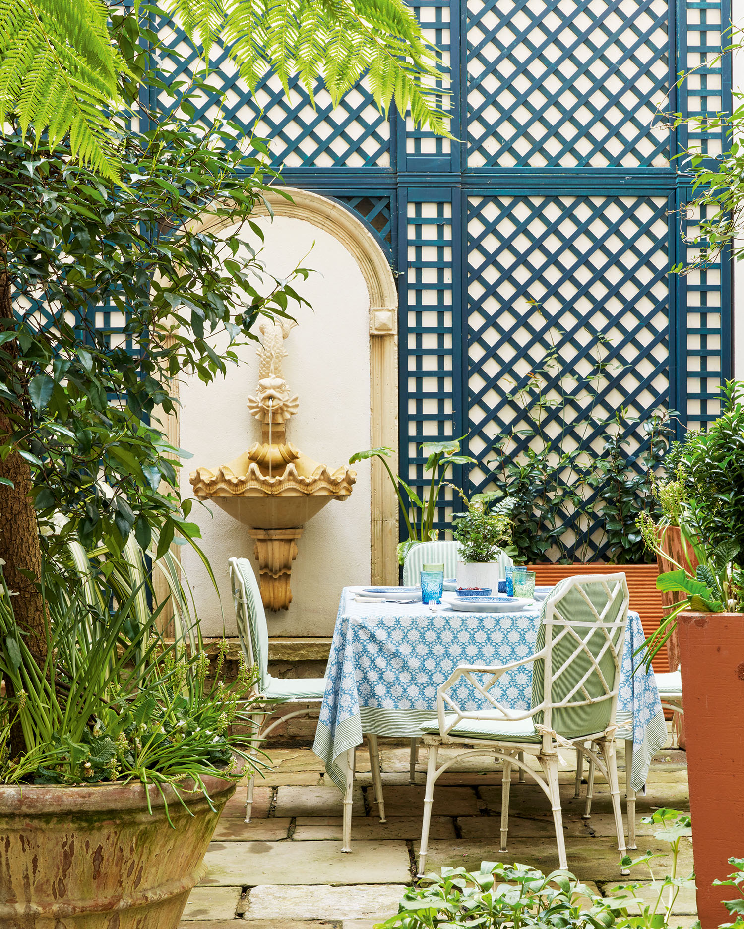Caroline Winters house courtyard