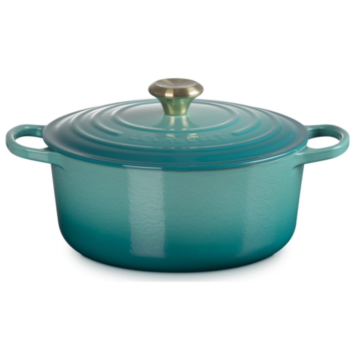 le creuset casserole dish in a turqoise blue colour