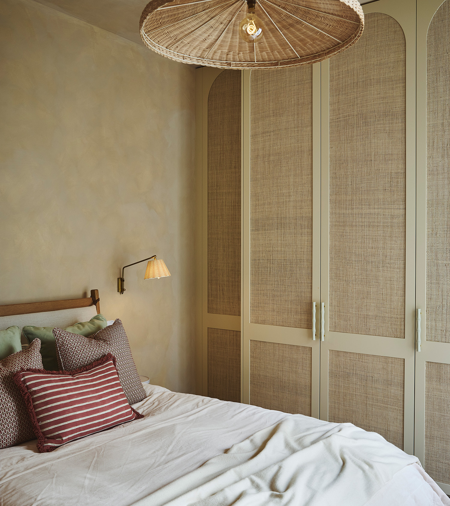 NEUTRAL BEDROOM