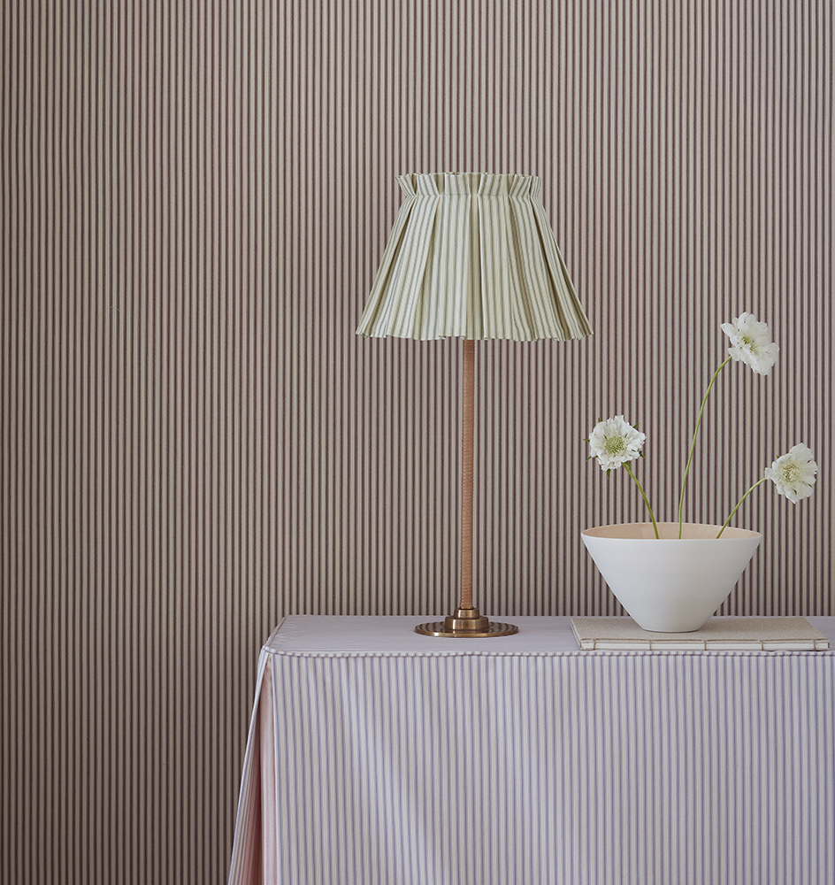 ian-mankin-ticking-archive-one-collection-ticking-stripe-tabelcloth-and-lampshade-portrait