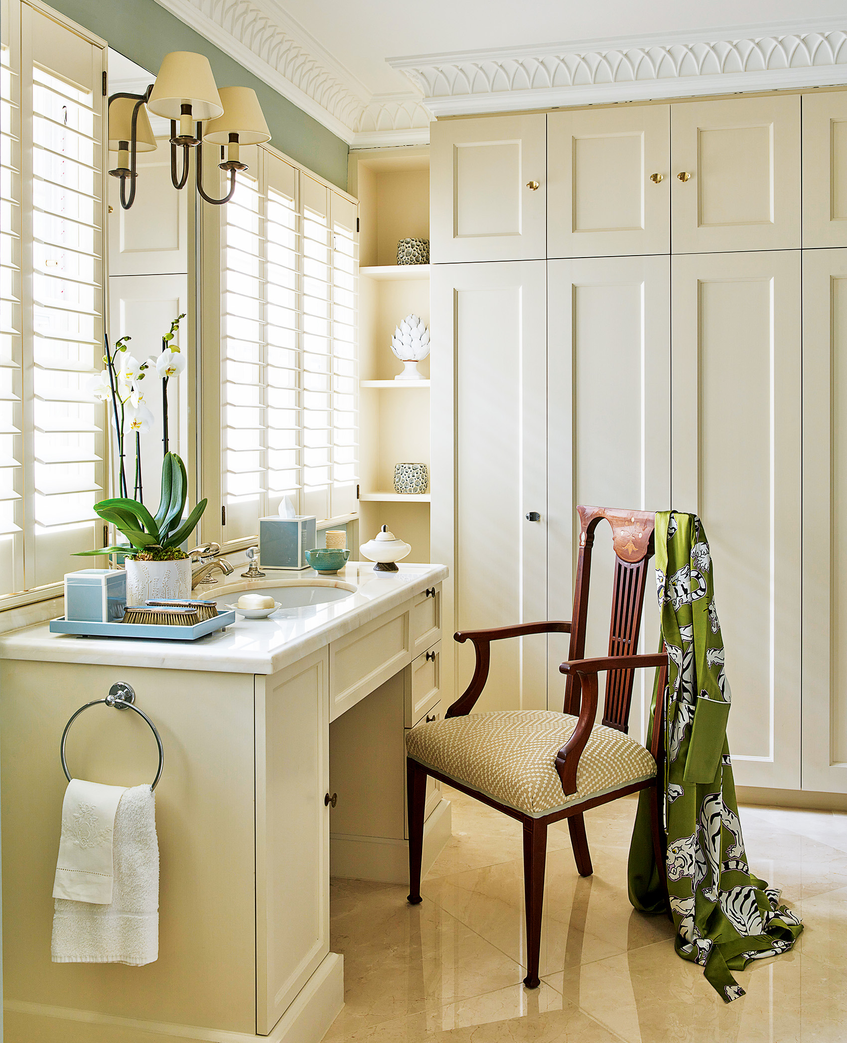 Caroline Winters house bathroom