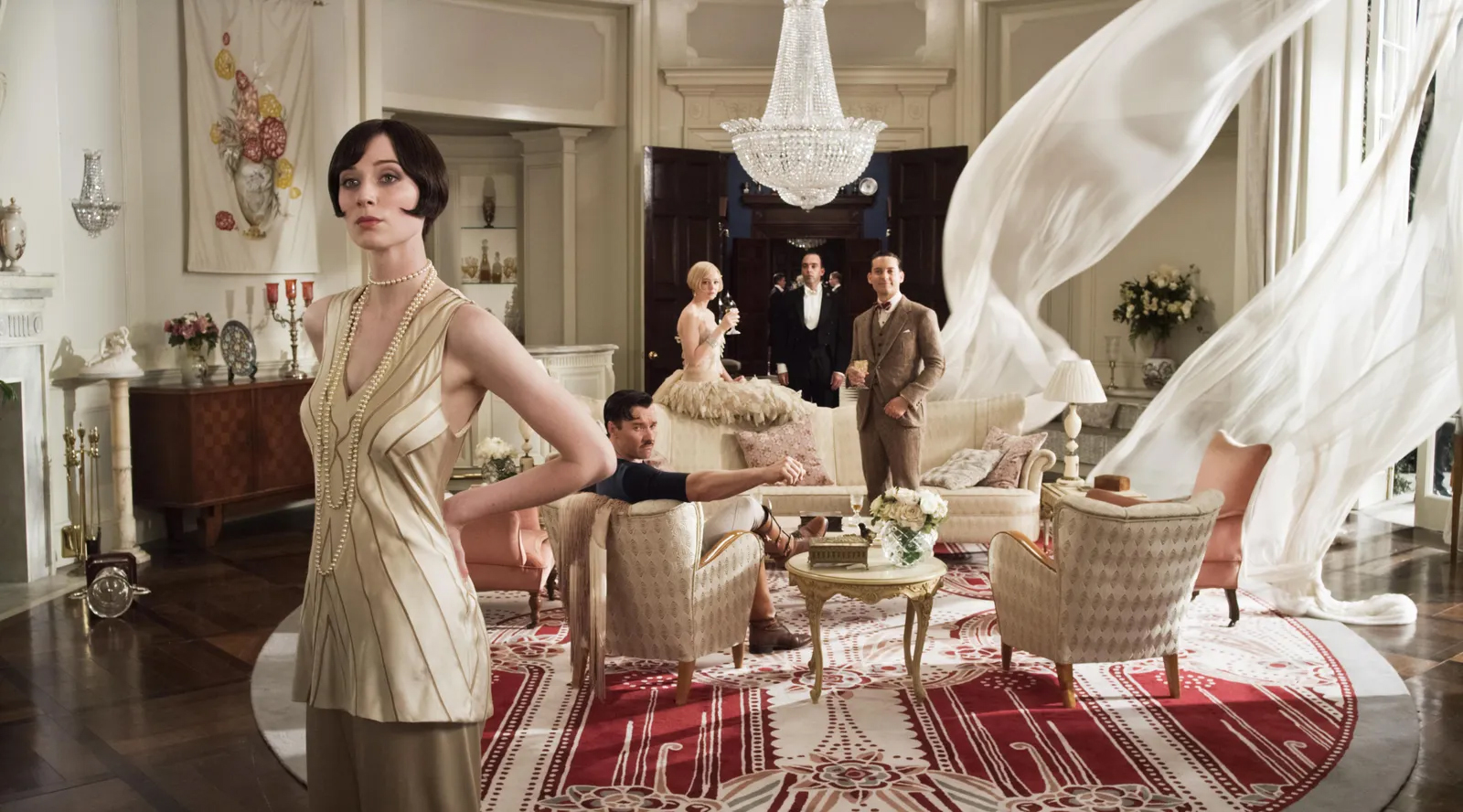 a scene from the great gatsby 2013