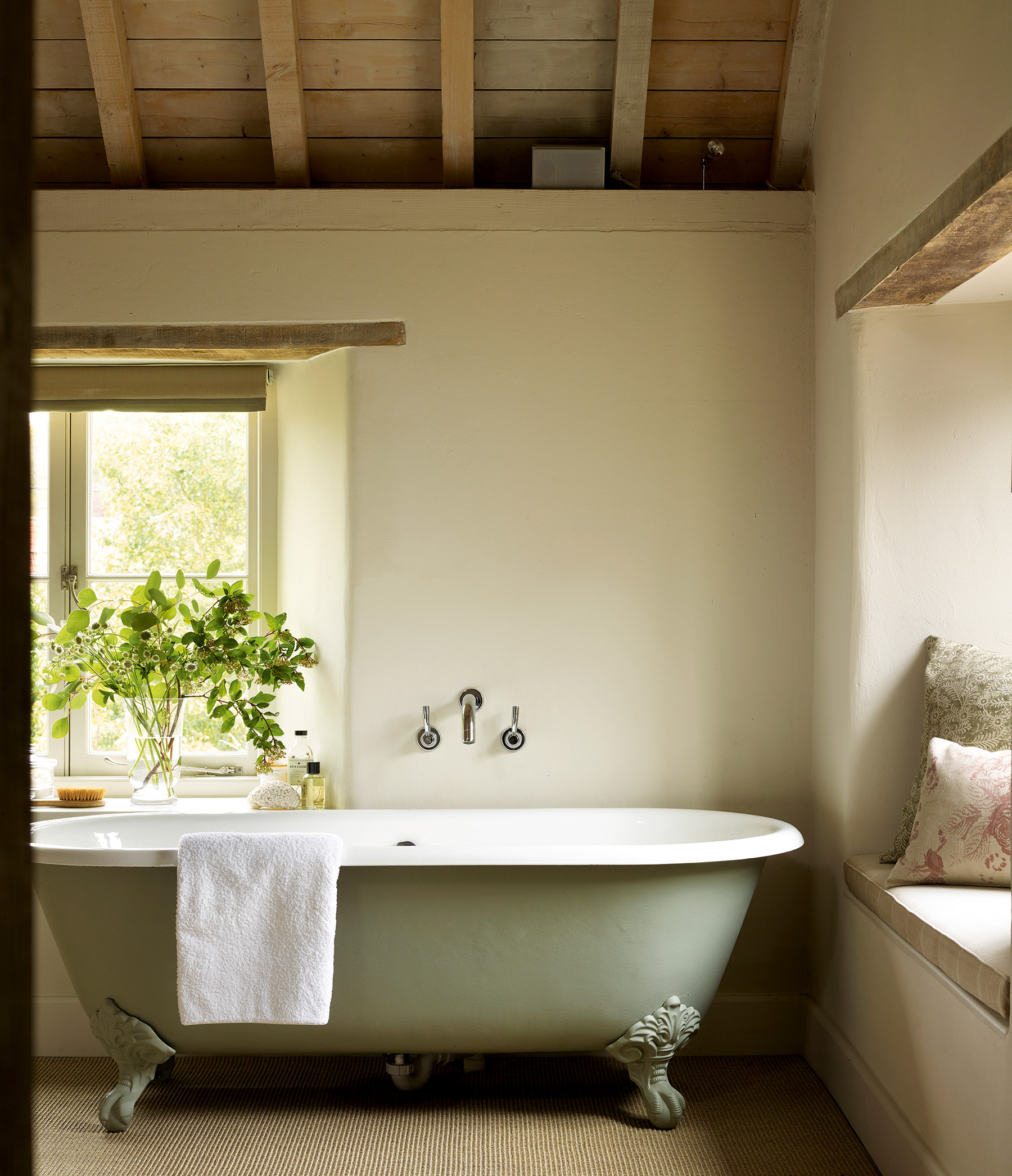 Sims Hilditch principal bathroom