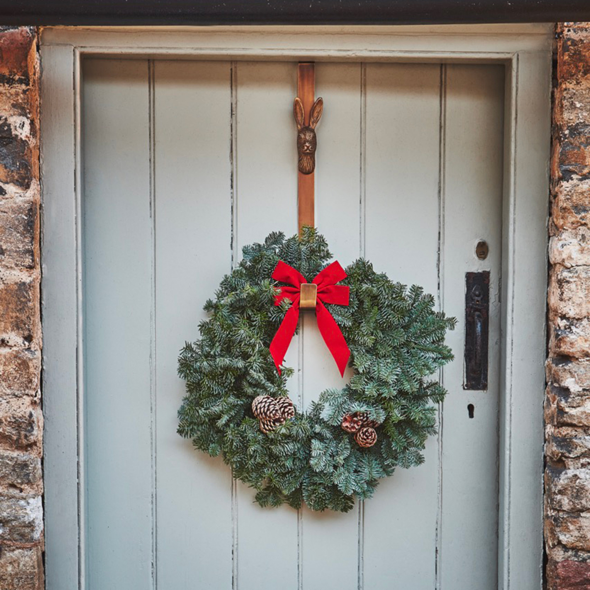 cohesive christmas decorating