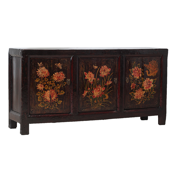 three-door-sideboard-with-flowers-1295