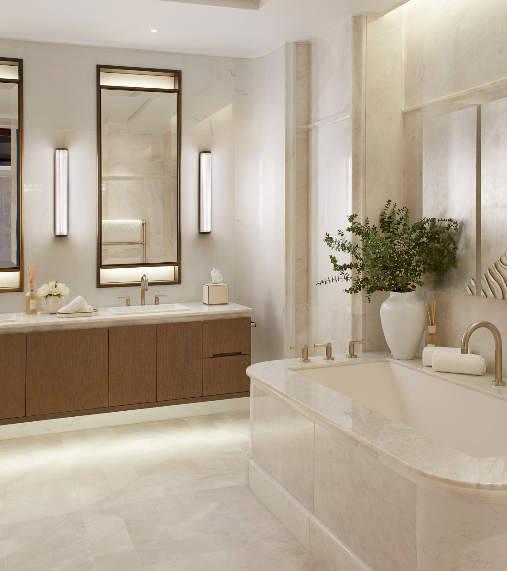 laura hammett neutral sleek en suite
