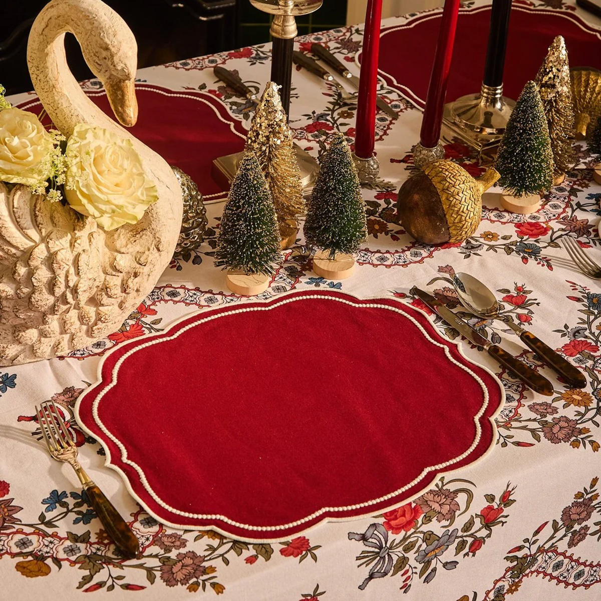 CHRISTMAS TABLEWARE