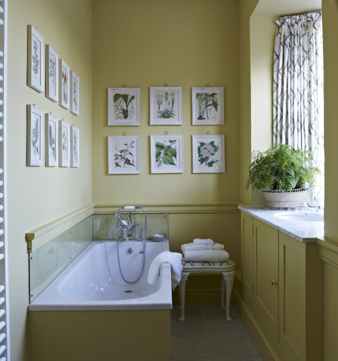 yellow-bathroom