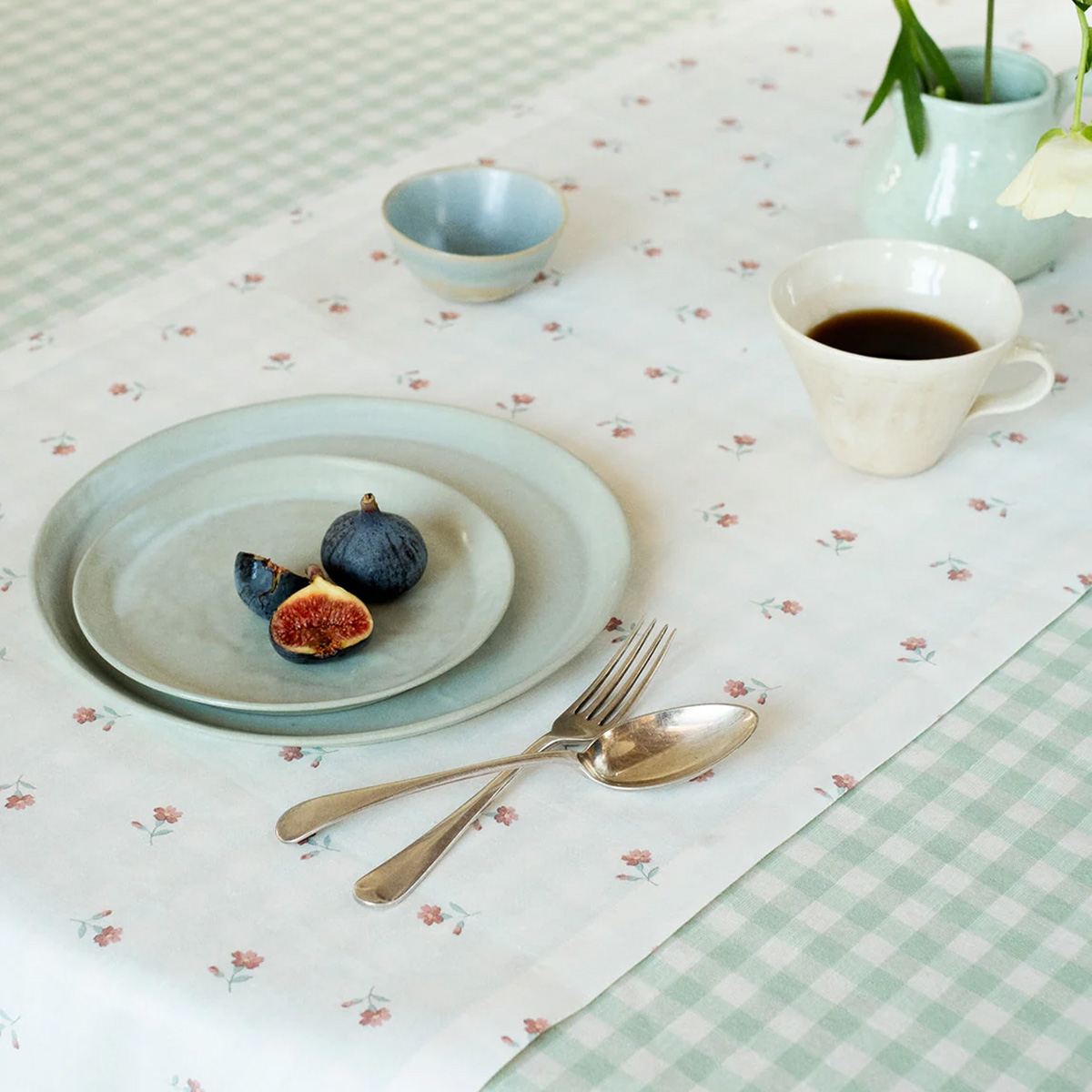 linen table runner
