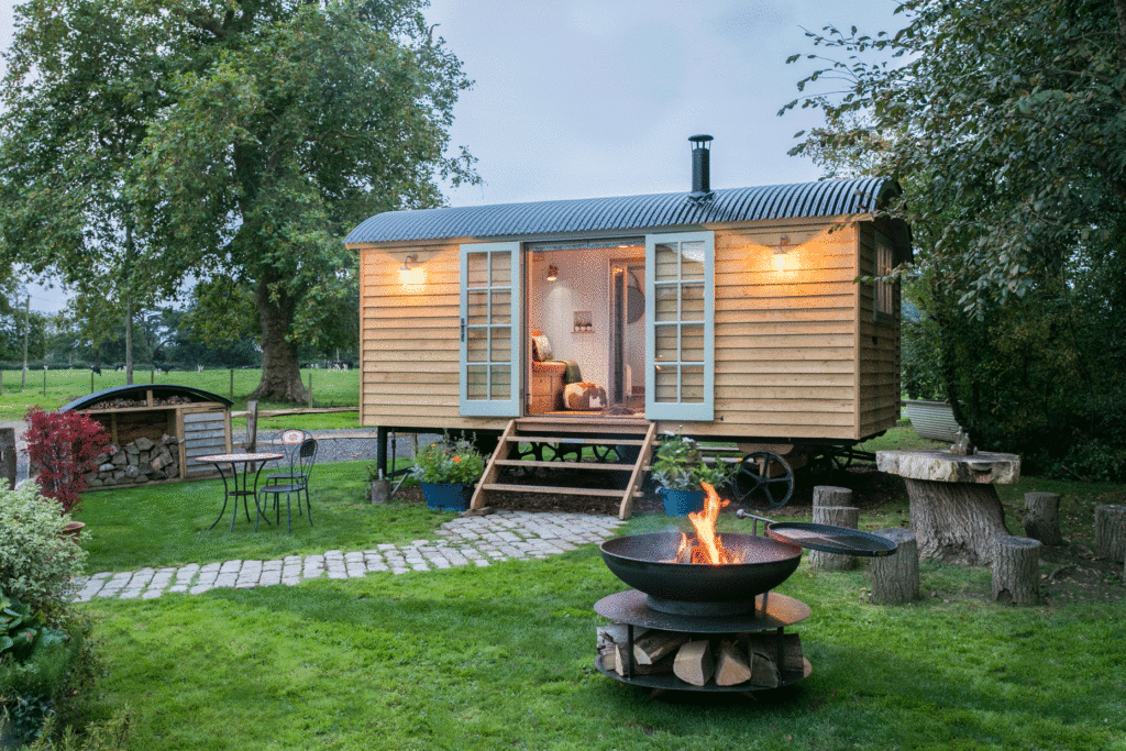 Blackdown Shepherd Huts shepherds hut Somerset England English interior interiors rural retreat retreats country countryside bucolic handmade hand-made hand-crafted handcrafted craft craftsmanship oak Theo Paphitis Will Vickery George Bannister Dimpsey Gl