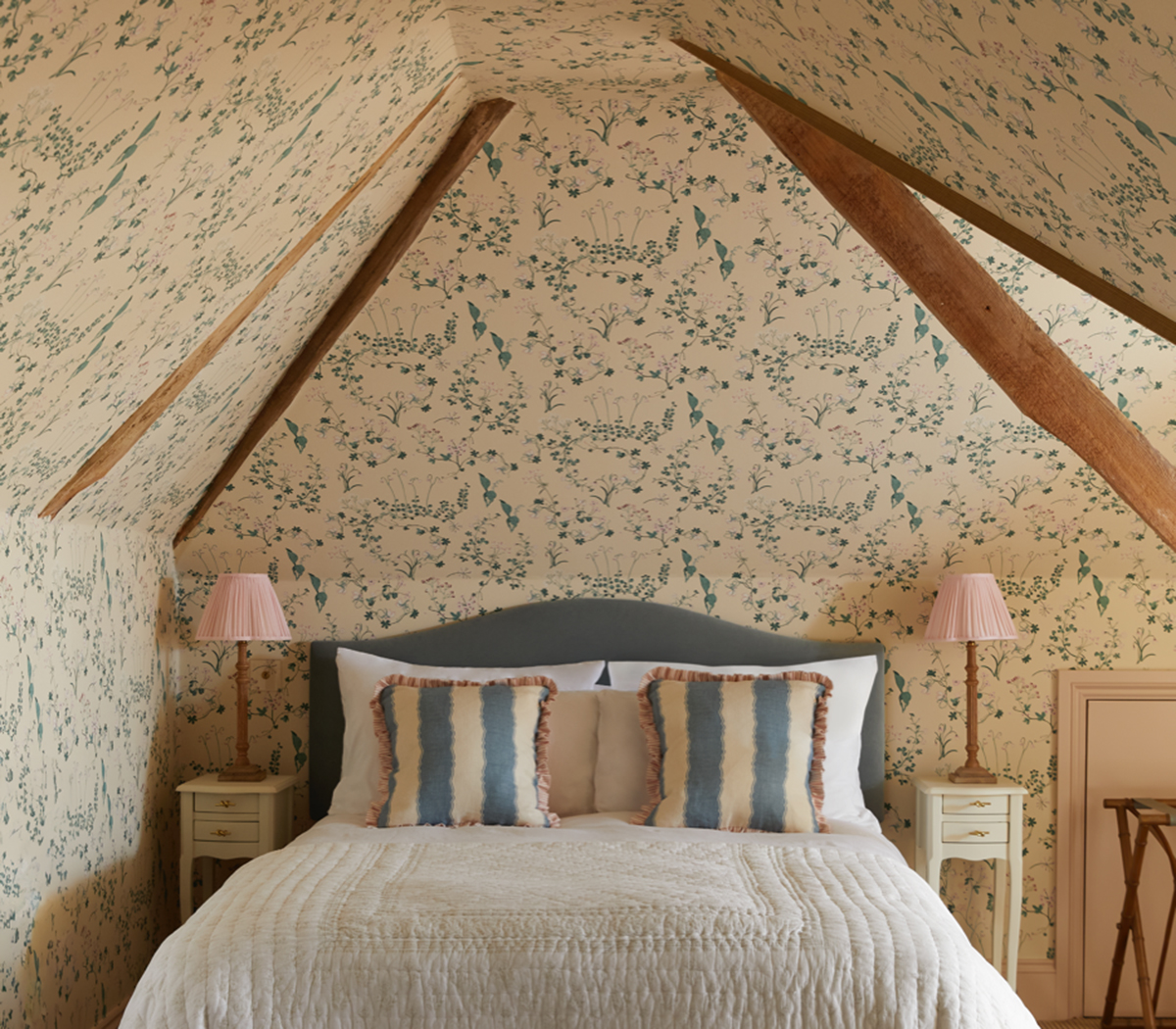 how to style a bed