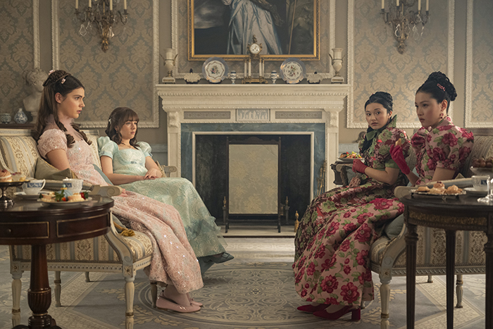 Florence Hunt as Hyacinth Bridgerton, Claudia Jessie as Eloise Bridgerton, Michelle Mao as Rosamund Li, Isabella Wei as Posy Li in episode 406 of Bridgerton
