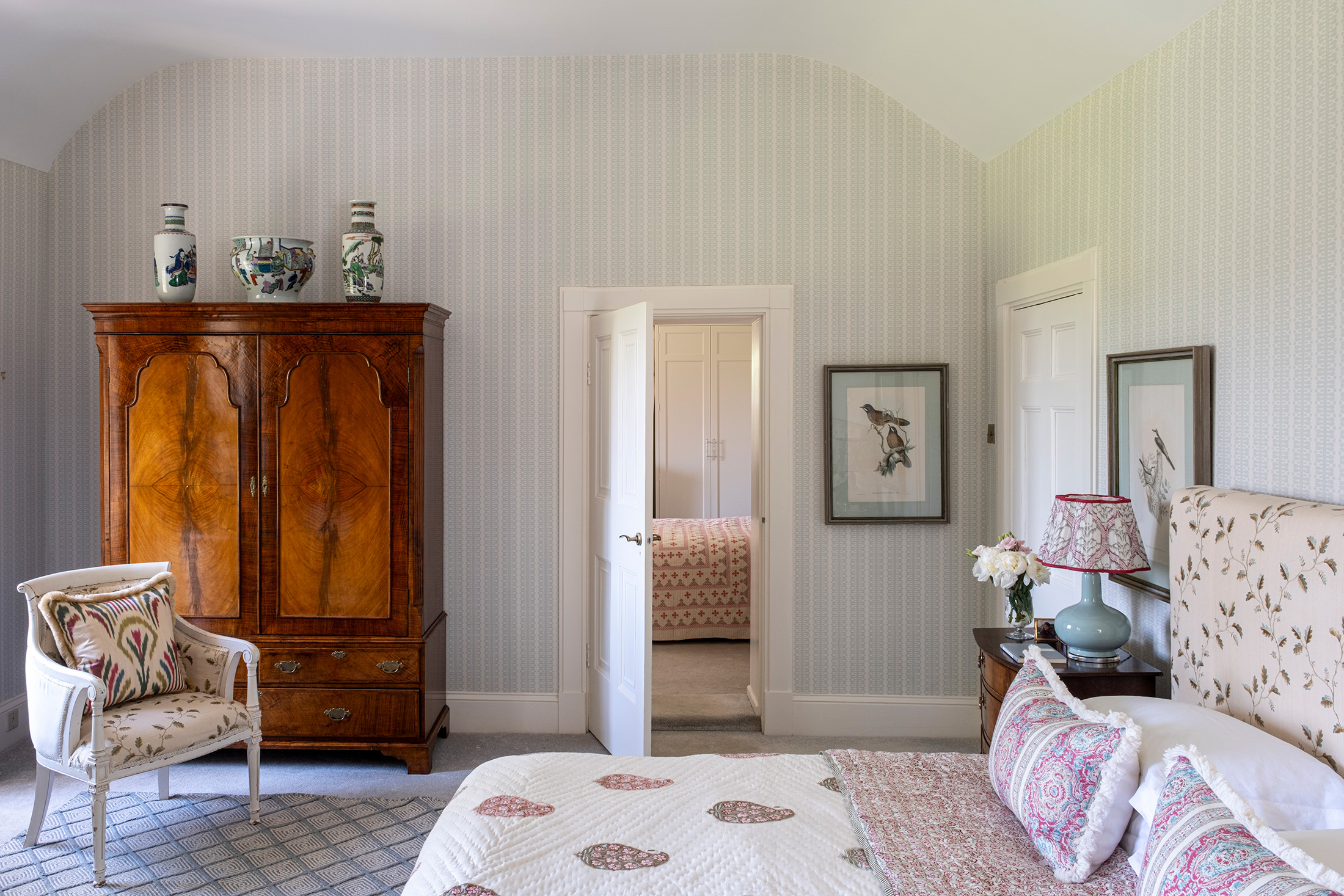 how to commission an interior designer