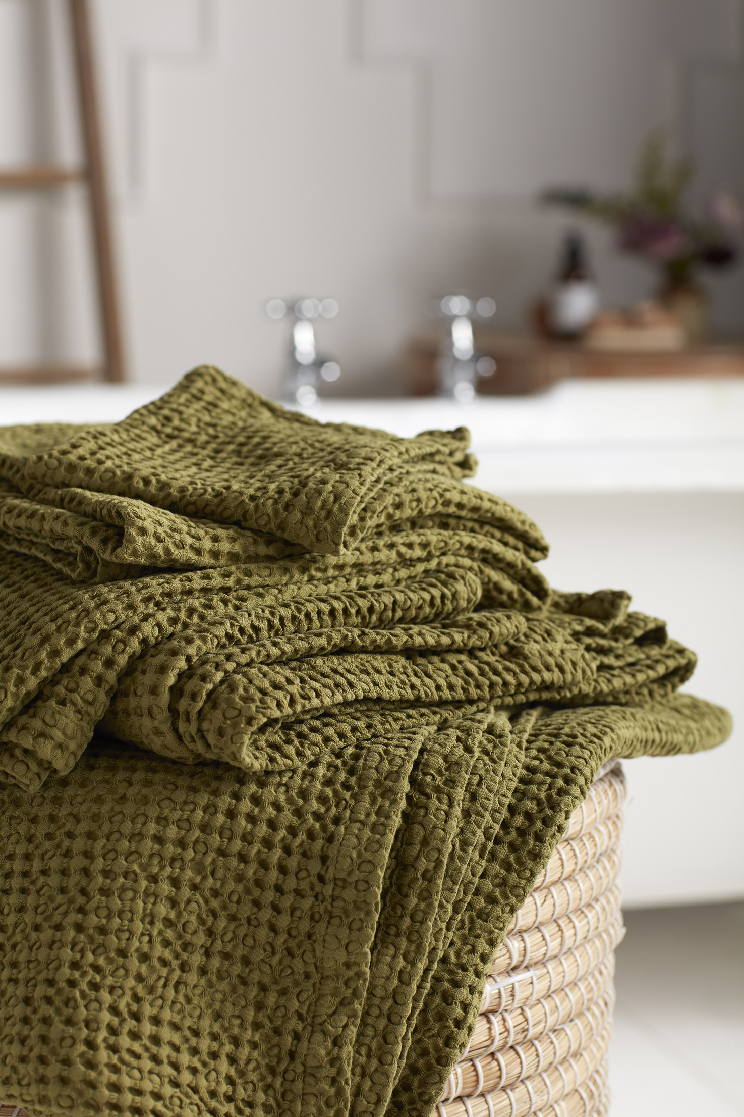 secret-linen-store-moss-green-100%ef%bf%bd-cotton-waffle-towels_bath-sheet-24-2